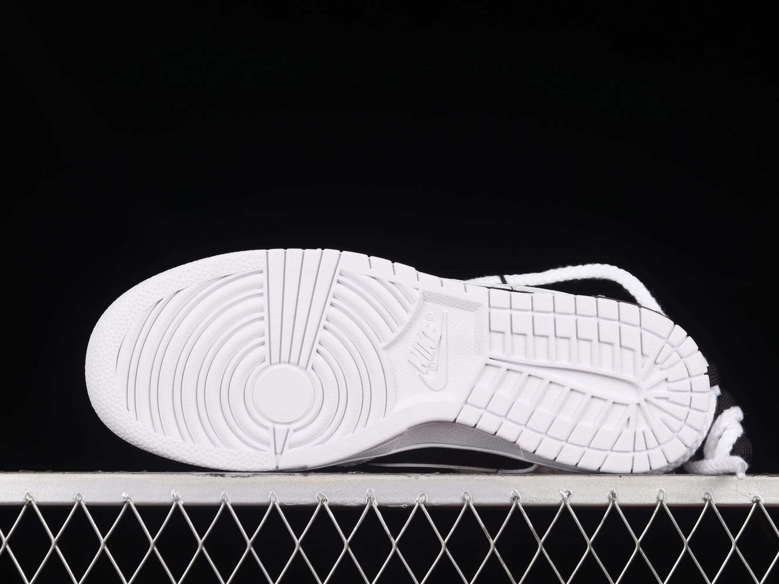 All categories Nk SB Dunk series Nk SB Dunk Low low-top sneakers Nk Dunk Low ESS reverse cashew flower micro industry customized version of deconstructed strap casual sneakers DJ9955-100